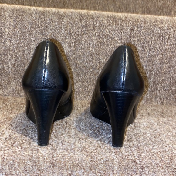 ♠️EUC Like New Franco Sarto Round Toe Genuine Leather Wedge Shoes - Picture 6 of 13